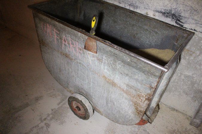 Feed trolley