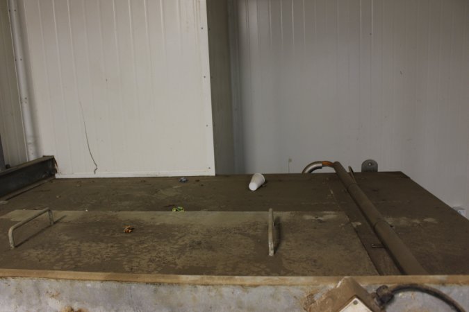 Top of gas chamber with hatch