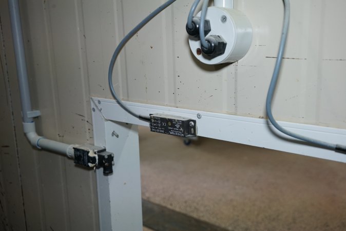 Magnetic alarms on macerator door frame