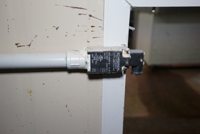 Magnetic alarms on macerator door frame