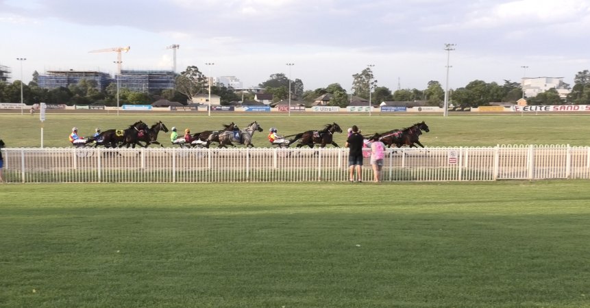 Harness Racing - Penrith Paceway