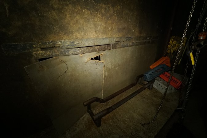 Flap between knockbox and kill floor
