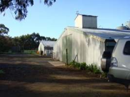 PoultryFarmsAustralia.com.au listing photo - http://www.poultryfarmsaustralia.com.au/property-past-details/vic/moorooduc/25.html - Captured at Unknown broiler farm, Moorooduc VIC Australia.