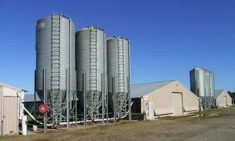 PoultryFarmsAustralia.com.au listing photo - http://www.poultryfarmsaustralia.com.au/property-past-details/vic/pakenham/39.html - Captured at Unknown broiler farm, Nar Nar Goon VIC Australia.