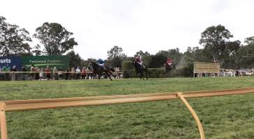 Oakbank Easter Carnival - Captured at SA.