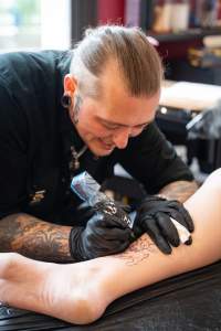 Right To Know: Tattoo Flash Day Fundraiser - Photos from Farm Transparency Project fundraising day to raise money for the High Court.

Held at the Admirals Arms Tattoo Studio in Monnee Ponds.

Tattoo Artists
Molly J (mollyj_tattoo)
Courtney - Puddy Tatts (courtelisetattoo)
Valentin Sullivan (valentin.sullivan.tattoos)
Jess Cappelli (liljtattoos)

Other artists
Jess Harts (jess_hartartist)
Wren (pigeonwren.art)
Tammy Leigh (tammyleightattoos)
